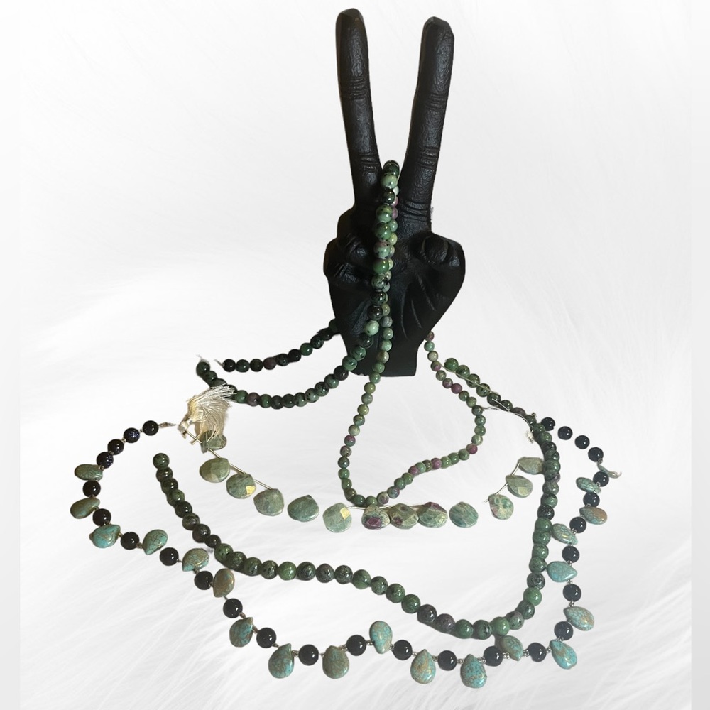 5 strands of stones